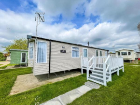 Beautiful Caravan With Decking And Free Wifi At Highfield Grange Ref 26740Wr